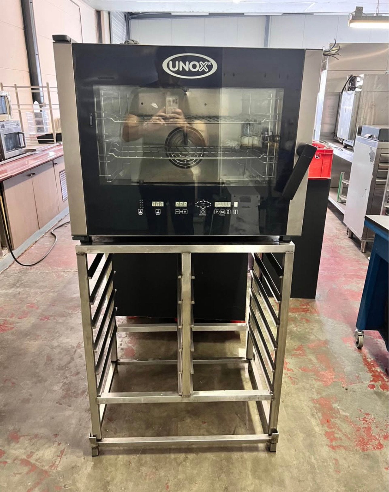 UNOX XVC 304 hetelucht-/combioven – 400V incl. RVS onderstel, Ophalen