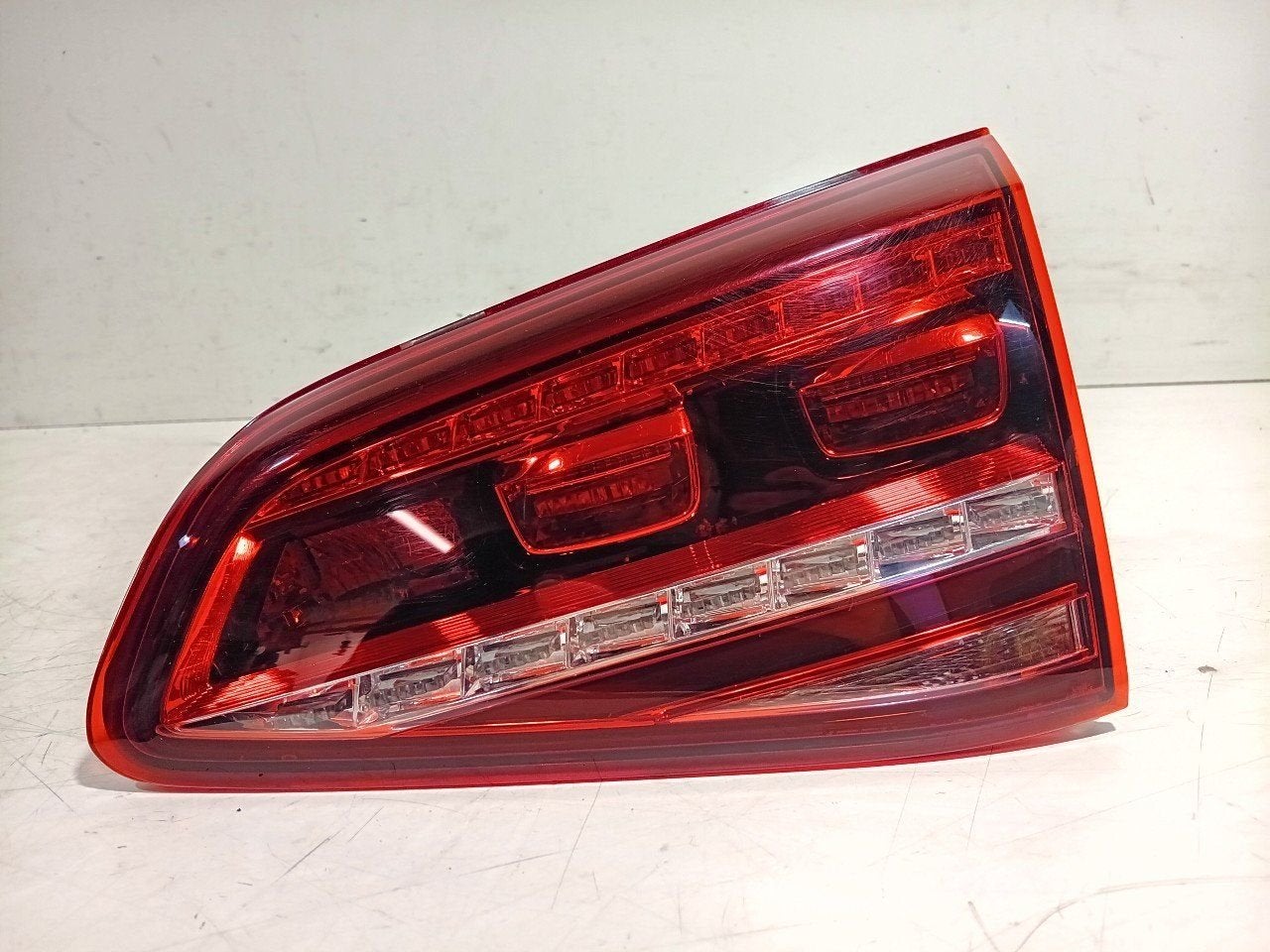 Achterlicht kofferdeksel achterklep rechts Volkswagen Golf, Onderdelen@venauto.nl, Van der Ven Autorecycling B.V., Gebruikt, Ettenseweg 76, 4706 PB Roosendaal, The Netherlands