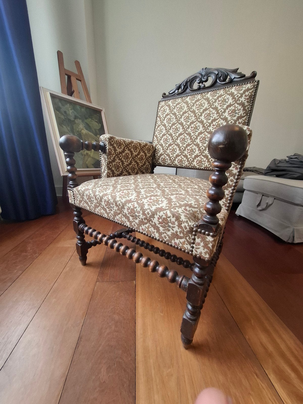 Grand fauteuil ancien en bois sculpté – style Louis XIII, Antiquités & Art, Enlèvement