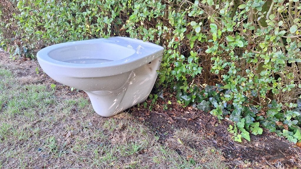 pot voor hang wc geberit, Ophalen, Zo goed als nieuw, Steen, Toilet
