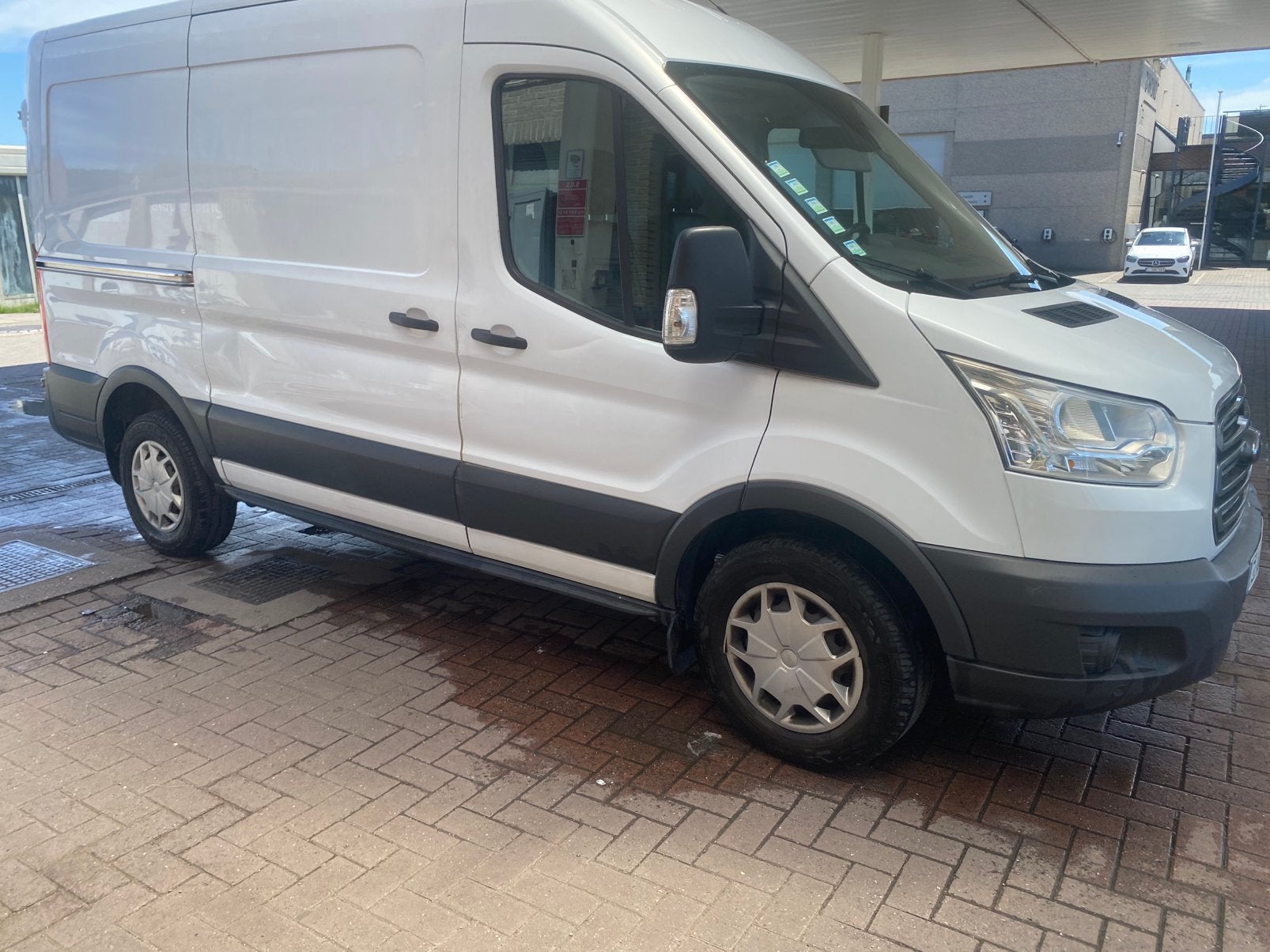Ford transit eiro6b airco nav cam, Auto's, Bestelwagens en Lichte vracht, Euro 6, Bedrijf, Ford, Te koop