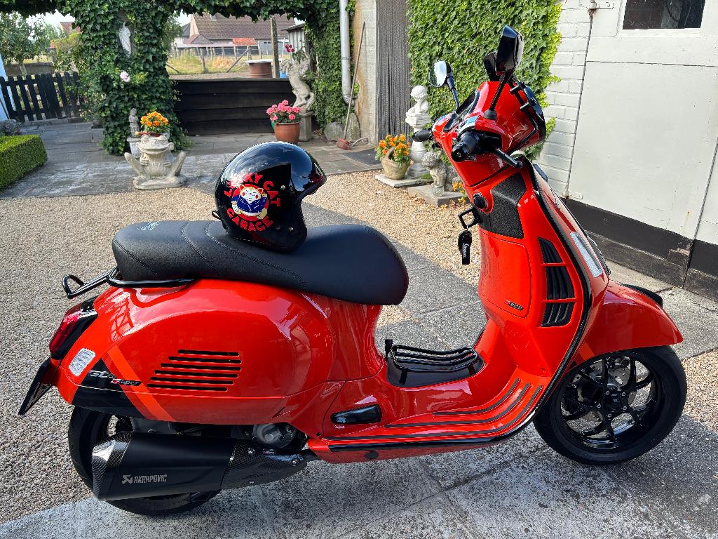 vespa gts 300 gustom, Fietsen en Brommers, Ophalen, Overige modellen, 300 cc, Nieuw