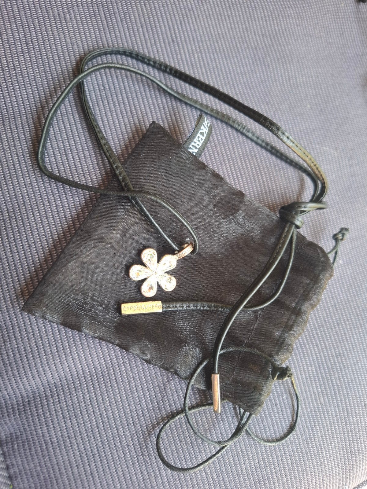 Dyrberg Kern bloem hanger kristal en ketting, Handtassen en Accessoires, Kettingen, Ophalen of Verzenden