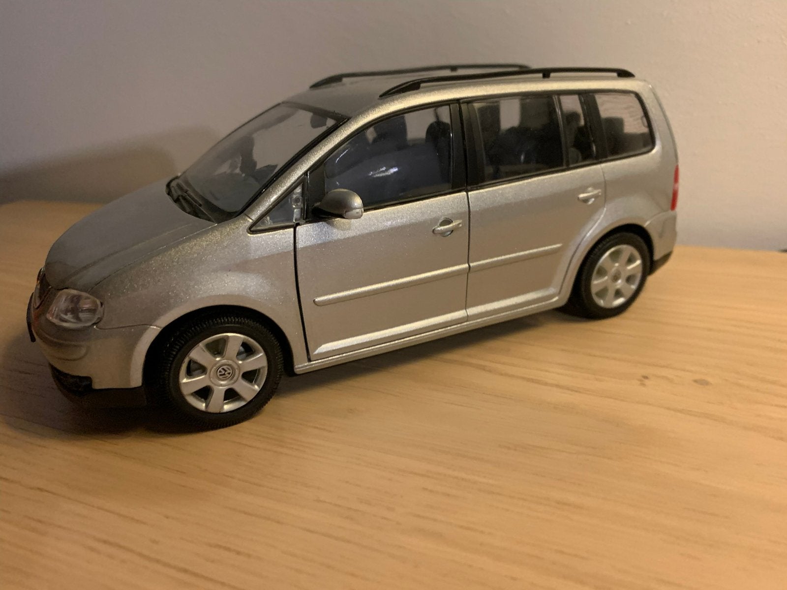 Vw Touran 1/24, Ophalen, Zo goed als nieuw