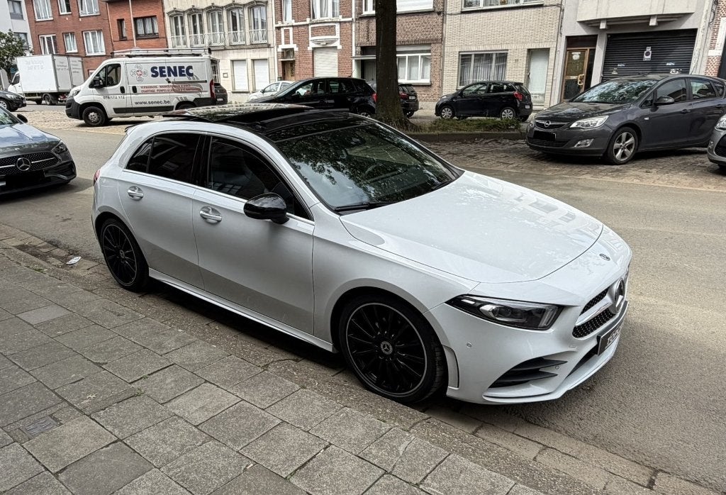 Mercedes A200 Essence ***Pack AMG /Pano/ Écl. d'ambiance***, Autos, 1355 kg, Achat, Euro 6, Entreprise