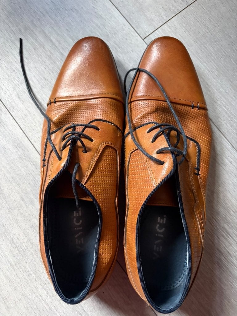 Bruine nette herenschoenen Venice maat 42, Kleding | Heren, Bruin, Ophalen of Verzenden, Venice, Gedragen