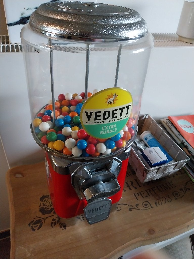 VEDETT KAUWGUM POT, Ophalen