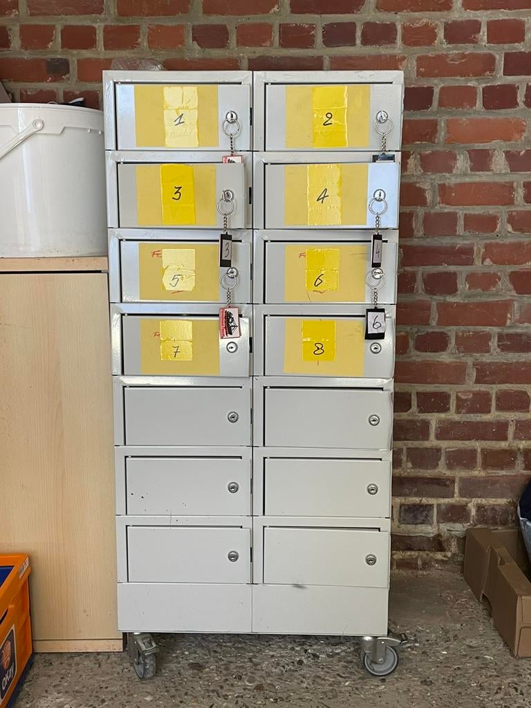 Locker met 14 kastjes, Huis en Inrichting, Ophalen, Gebruikt