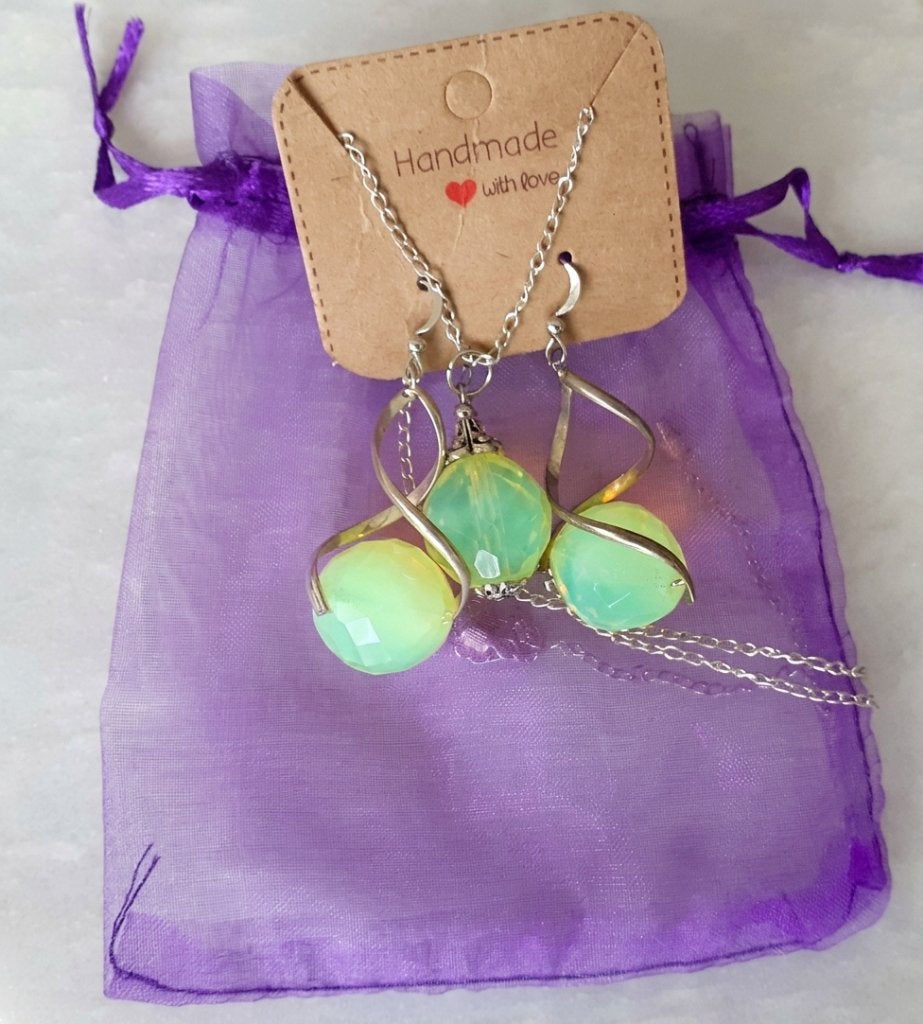 Juwelenset groene opaliet, Bijoux, Sacs & Beauté, Colliers, Neuf, Enlèvement ou Envoi, Avec pendentif, Vert