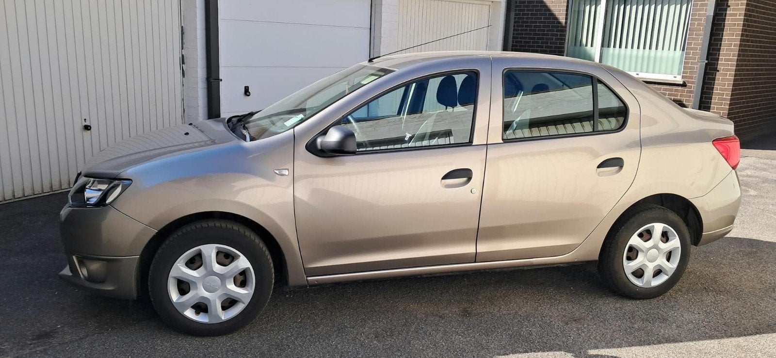 Dacia Logan 2016 dorée, Achat, Boîte manuelle, 5 portes, Particulier