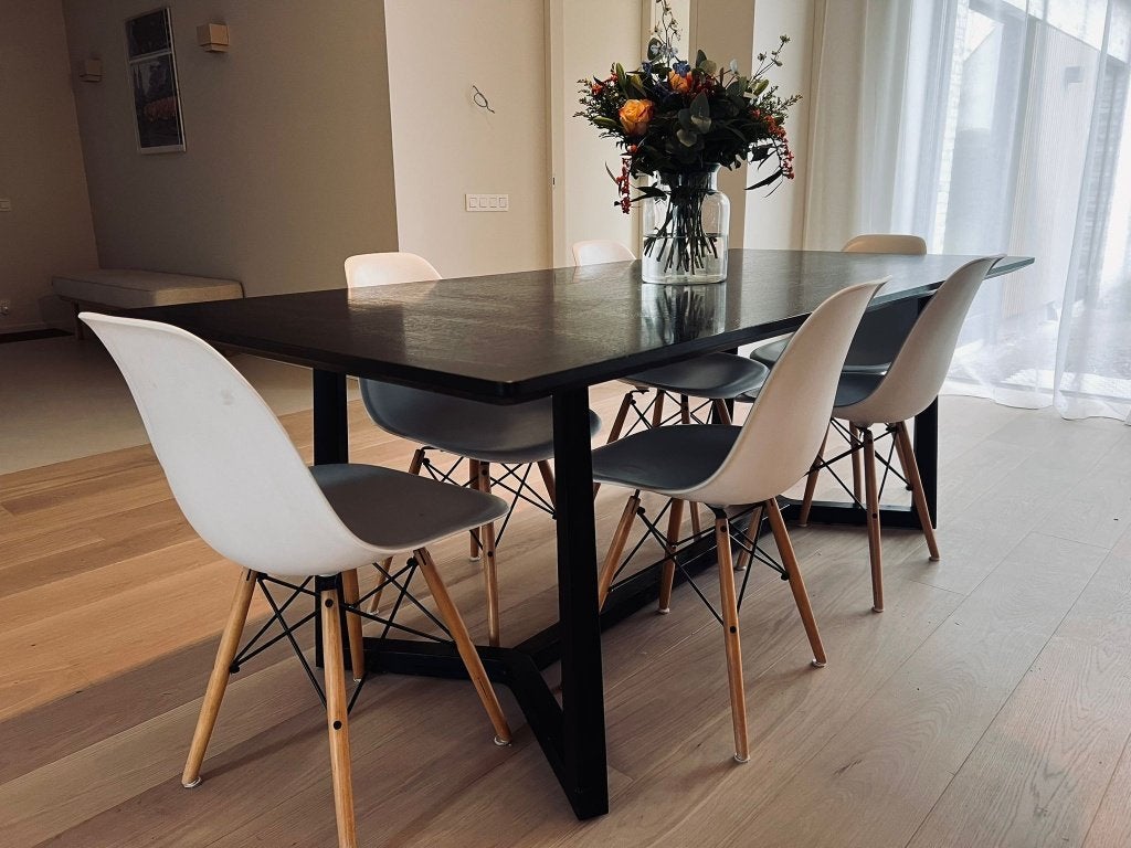 Design eettafel + stoelen, Cinq personnes ou plus, Comme neuf, Enlèvement, Chêne