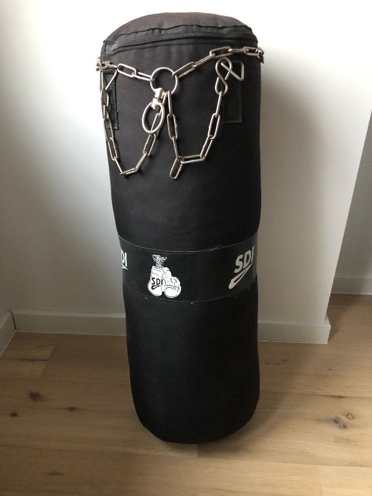Sac de frappe poing noir, Enlèvement, Comme neuf, Sac de boxe