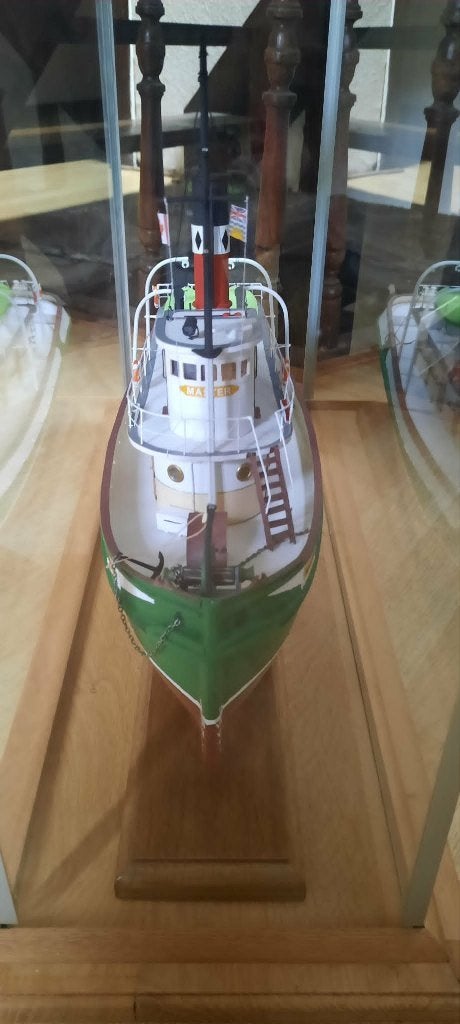 tres beau remorqueur avec vitrine, Enlèvement, Neuf
