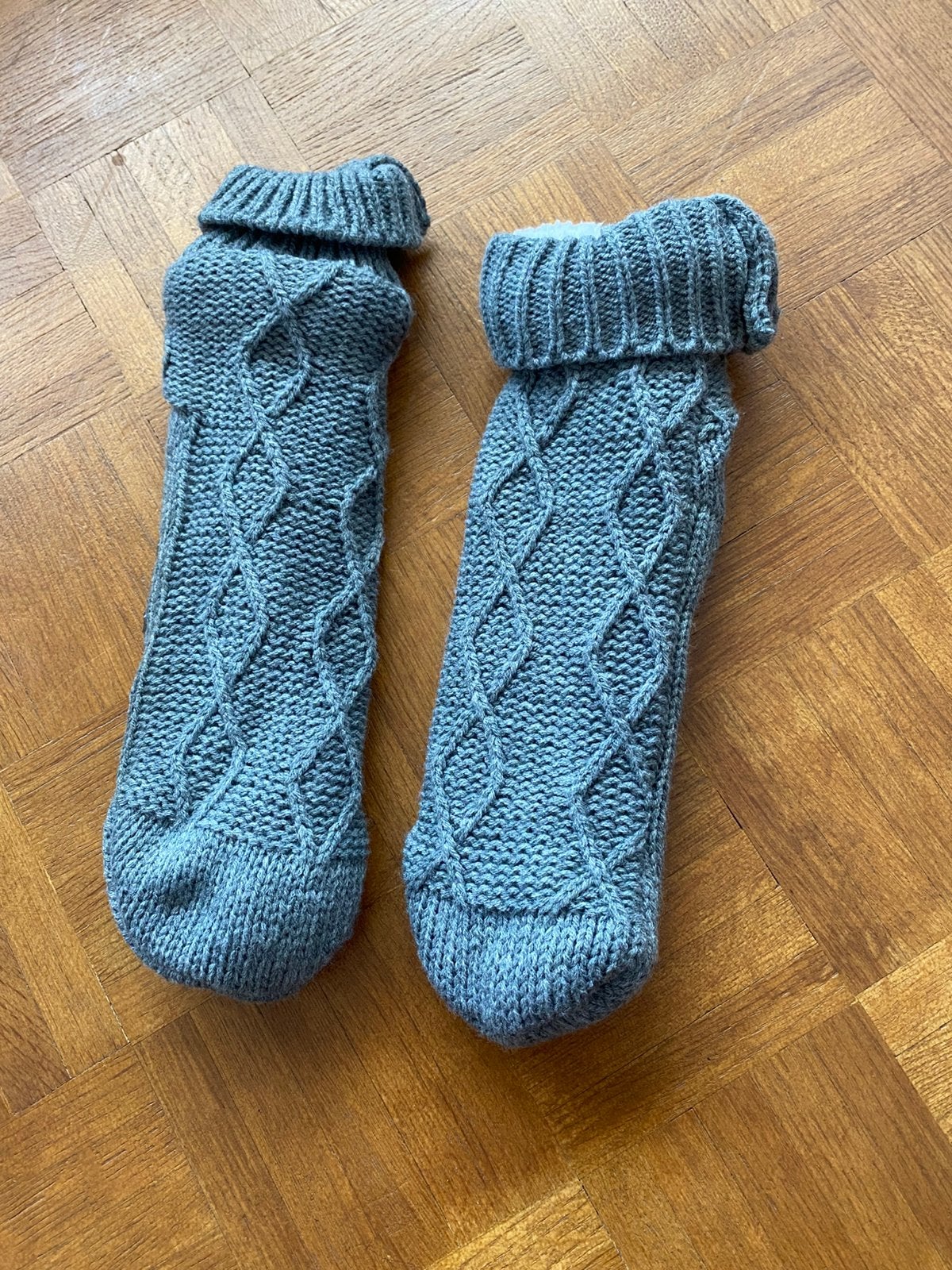 Chaussettes chaussons gris fourrés, Vêtements | Femmes, Chaussures, Gris, Enlèvement ou Envoi, Pantoufles, Porté