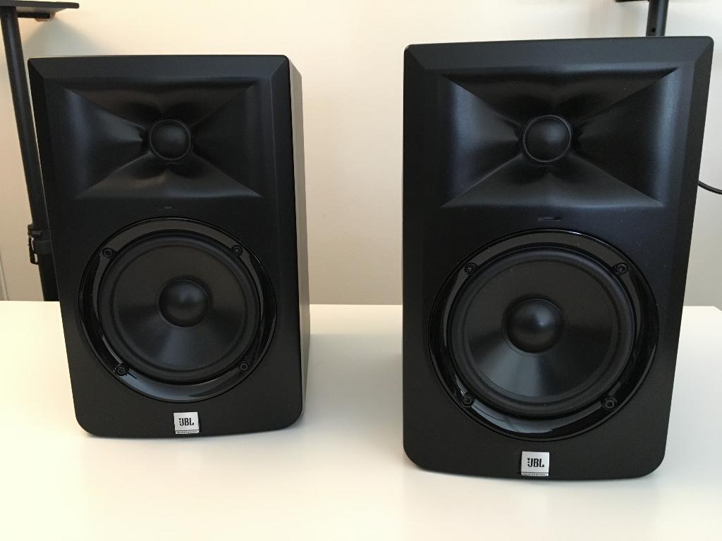 JBL LSR 305, Haut-parleur central, 60 à 120 watts, Comme neuf, Enlèvement ou Envoi