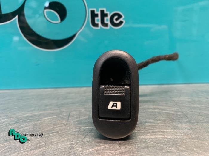 Elektrisch Raam Schakelaar van een Citroen C2 (C2 03-), Auto-onderdelen, Gebruikt, -, Ophalen of Verzenden, -