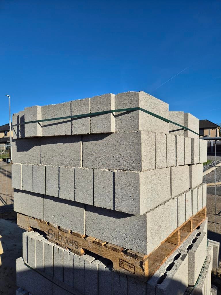 Betonblokken 39x14x19 (15N) hol met handgreep, Ophalen