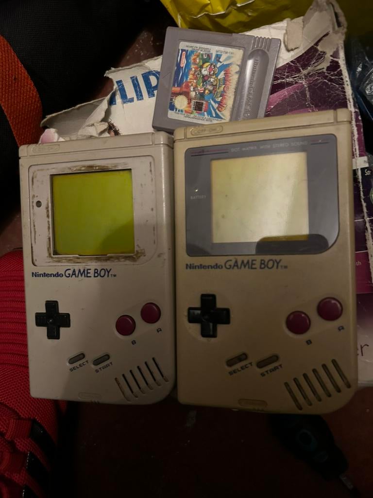 Nintendo Gameboy 2x  met 1 spel, Games en Spelcomputers, Ophalen, Gebruikt, Game Boy Classic, Met games