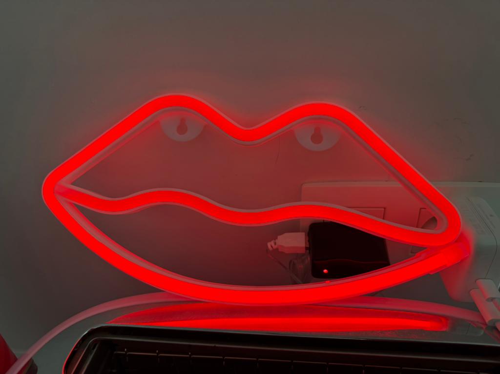 Lampe néon LED « Lips » 220V ou batterie - Mancave Retro, Enlèvement ou Envoi, Neuf, Panneau publicitaire
