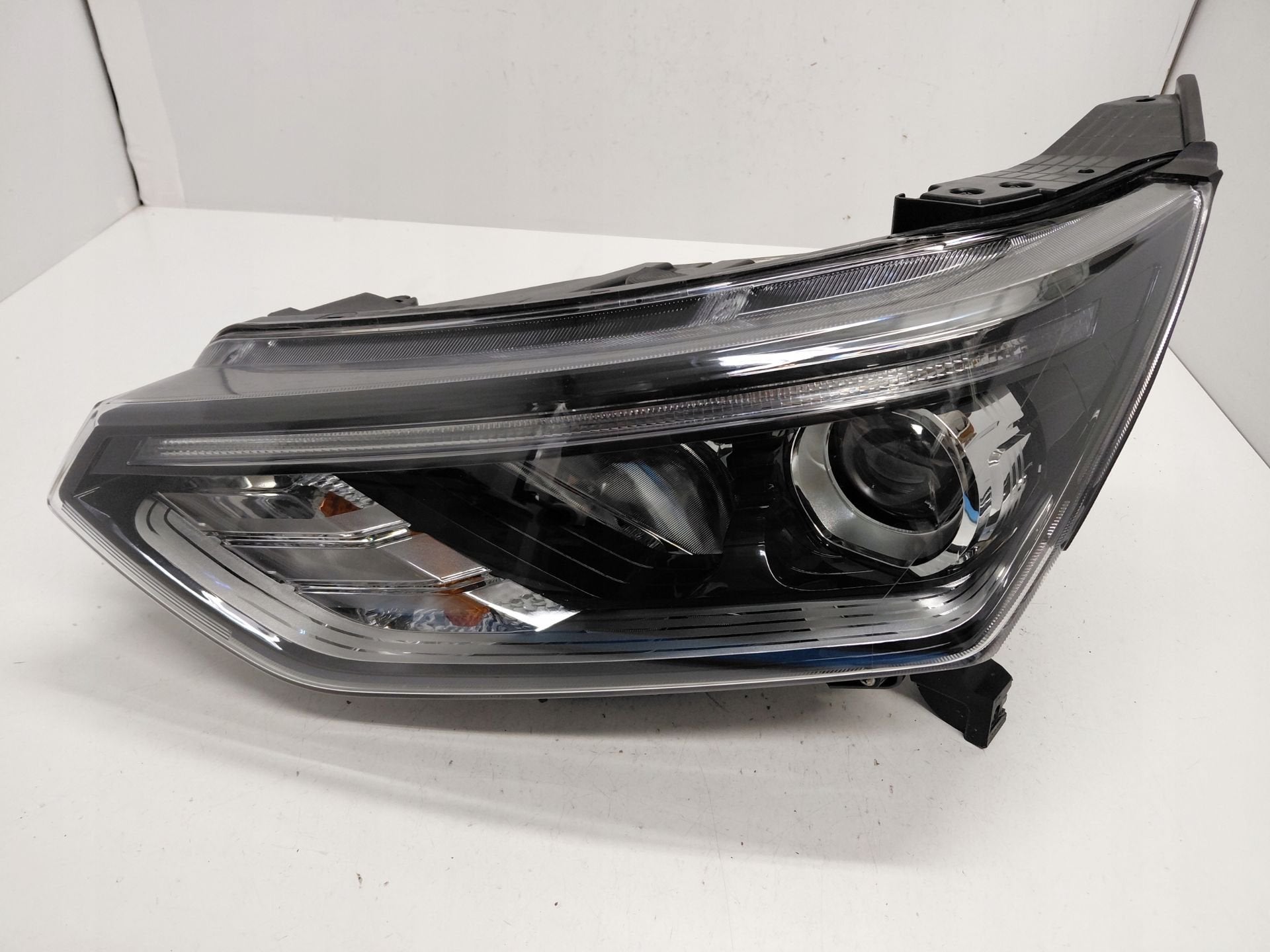 SsangYong Korando C300 Koplamp Links 8310137101, Gebruikt, Info@kg-mobility.com, KG Mobility Corporation, Ssangyong