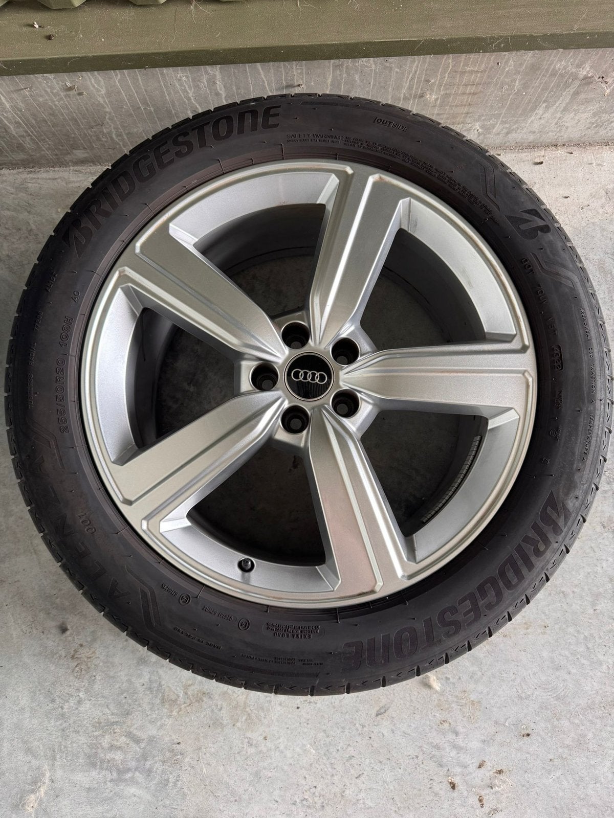 Jantes (4x) AUDI 20' d'origine avec pneus d'été, Pneus et Jantes, 255 mm, Véhicule de tourisme, Pneus été