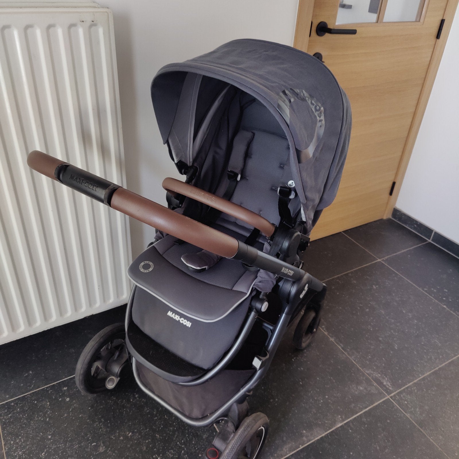 Buggy MaxiCosi, Enfants & Bébés, Poussettes & Combinaisons, Avec siège auto, Poussette combi, Enlèvement, Utilisé