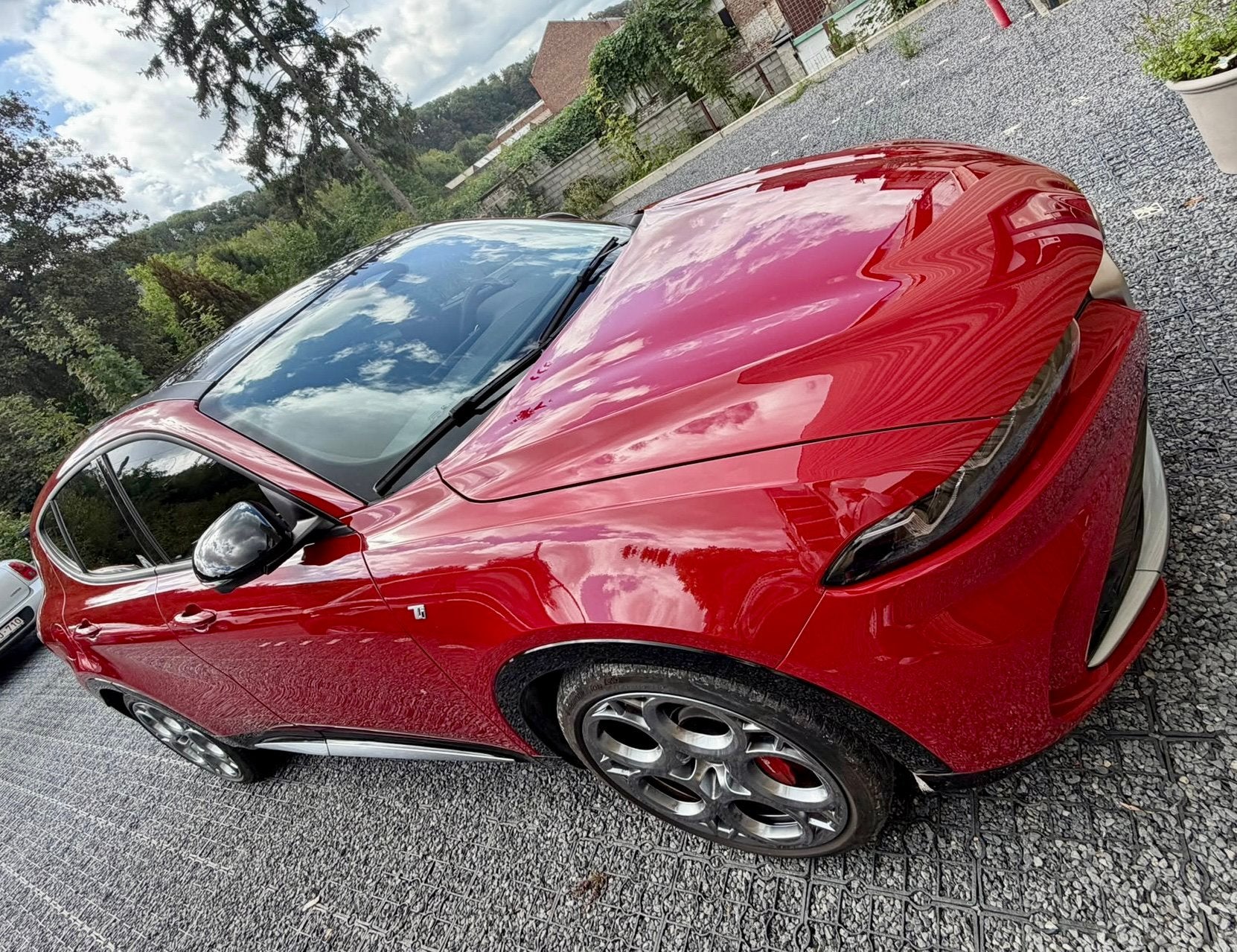 Alfa Romeo Tonale Ti Hybrid 160 ch – Full options – 09/2023, Autos, Rouge, Achat, 139 g/km, Euro 6