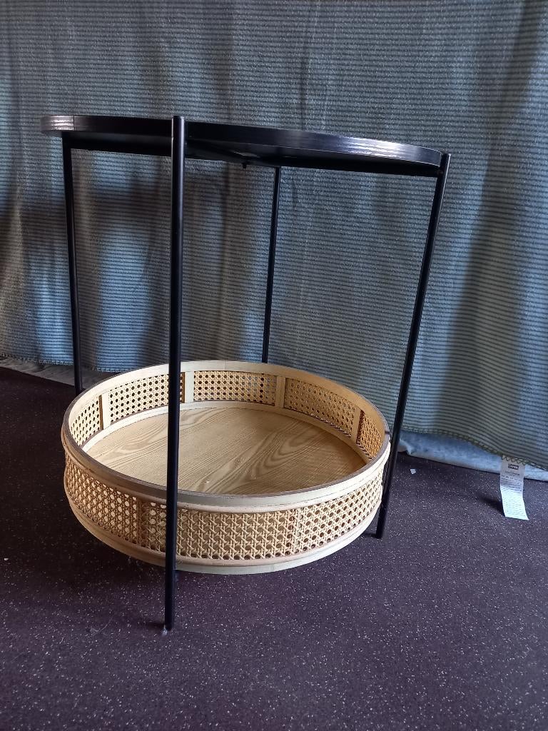 Bijzettafel rond met opvang bak voor kranten en magazines, Huis en Inrichting, Tafels | Bijzettafels, Minder dan 55 cm, Gebruikt