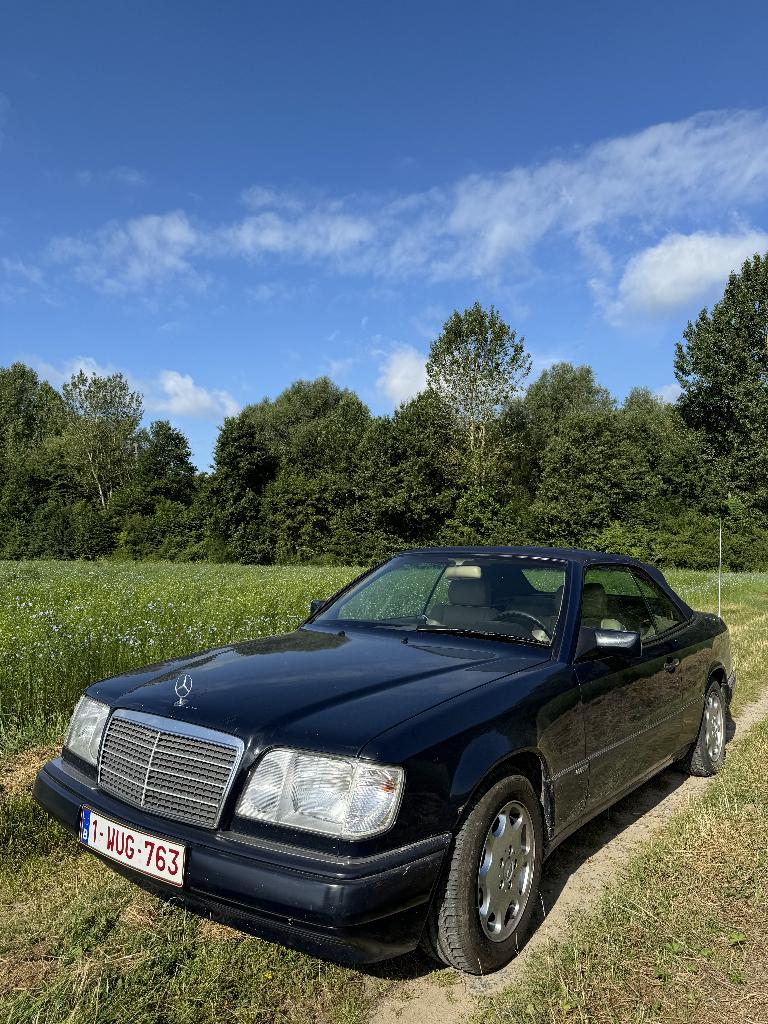 Cabriolet manuel Oldtimer Merc E220, Autos, Achat, Beige, Cabriolet, Boîte manuelle