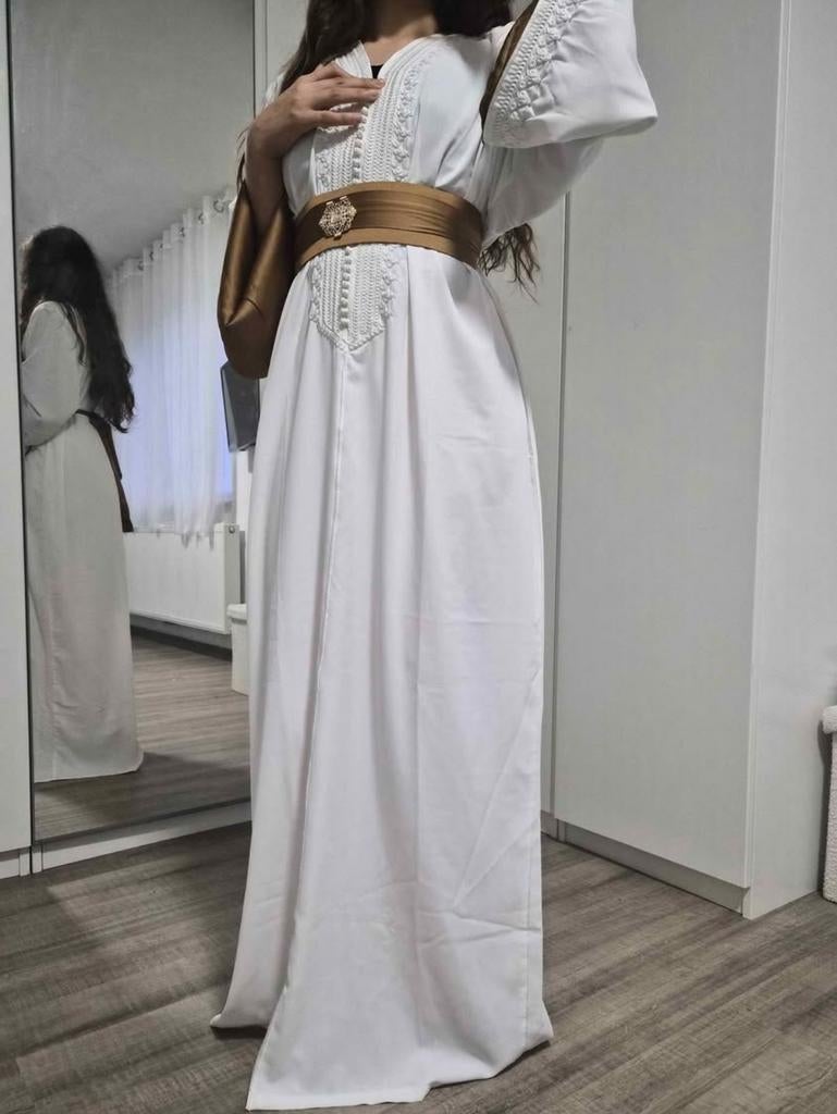 Caftan neuf, Ophalen