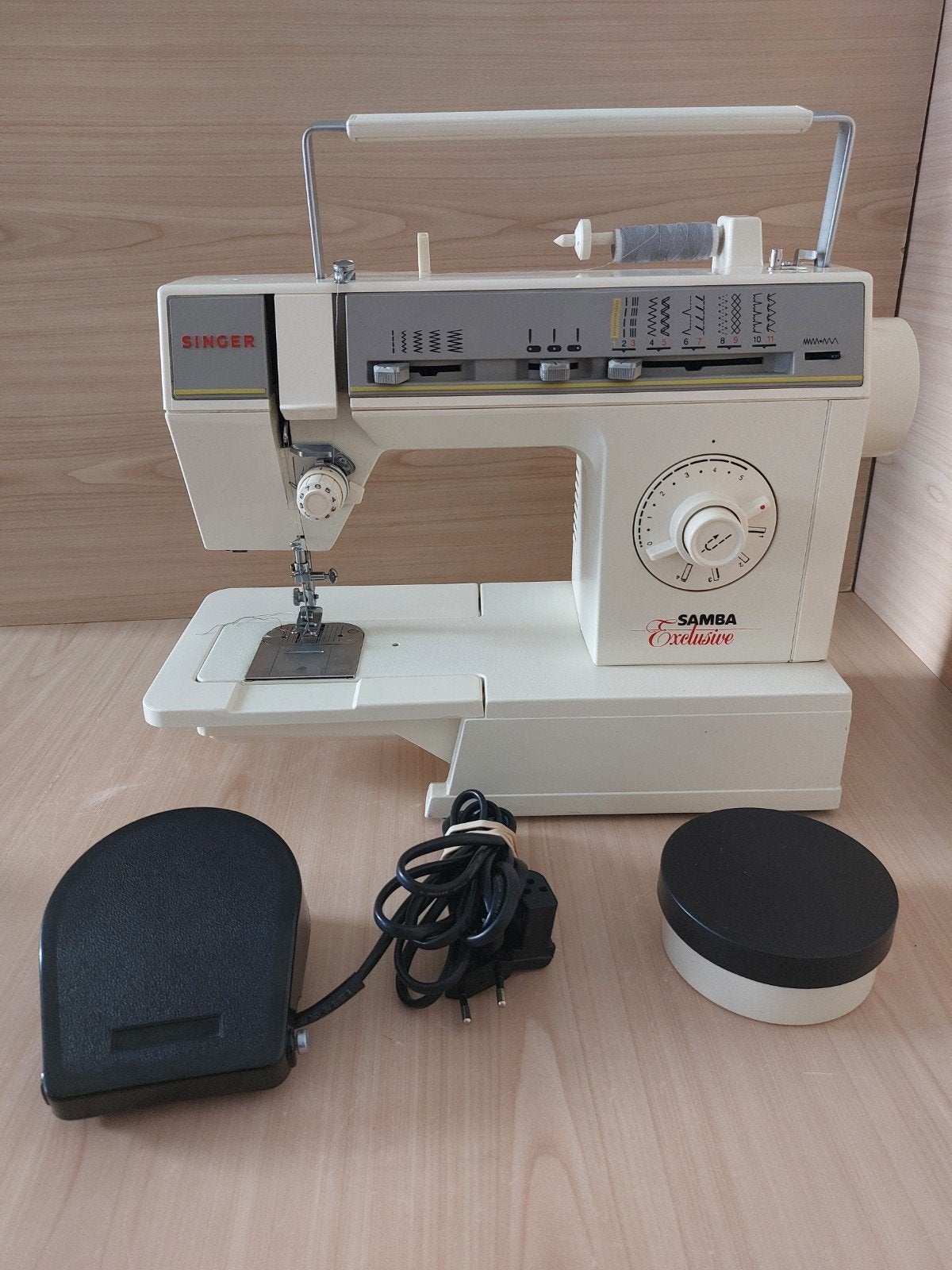 Machine à coudre SINGER, Hobby & Loisirs créatifs, Machines à coudre & Accessoires, Machine à coudre, Singer