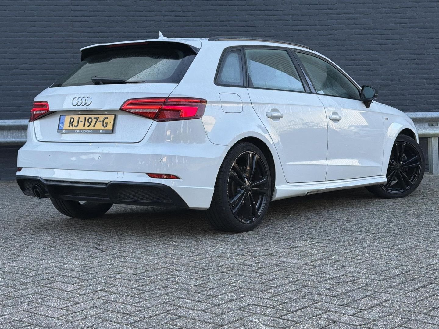 Audi A3 Sportback 1.0 TFSI Sport S Line Edition | € 7.800,-, Auto's, Zwart, Wit, Bedrijf, Verwarmde buitenspiegels