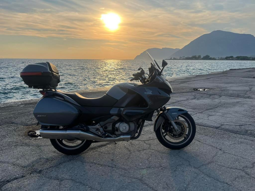 Honda Deauville NT 700, Tourisme, 2 cylindres, Particulier, 700 cm³