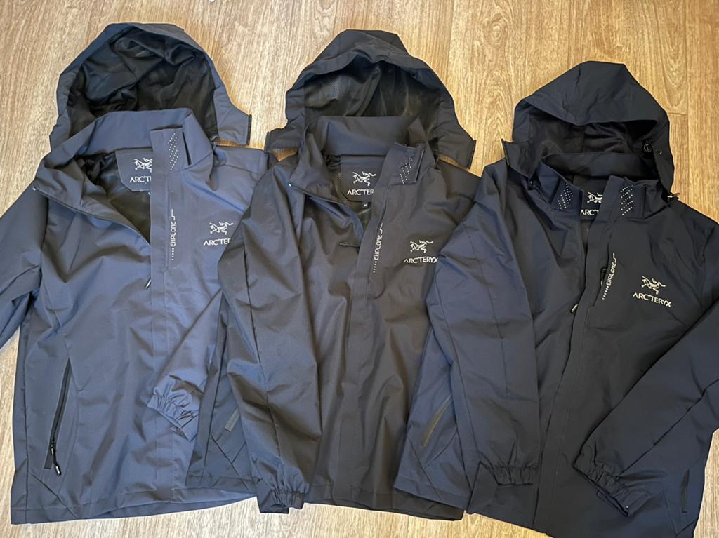 Arc’teryx jassen, Envoi, Comme neuf