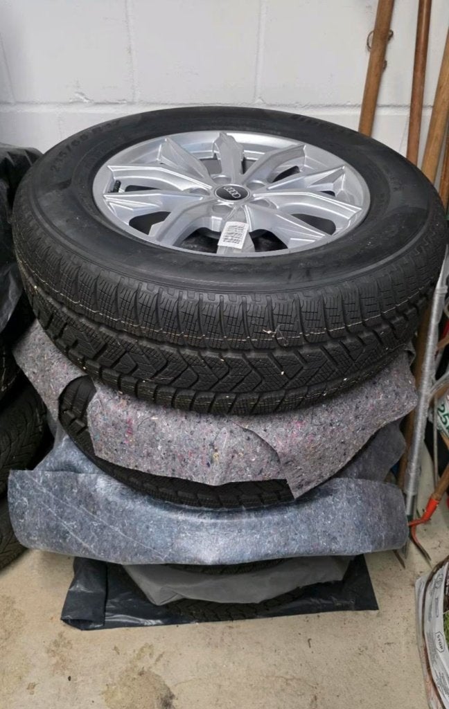 Audi Q5 235/65 R17 winterkit, Auto-onderdelen, Ophalen, Band(en)
