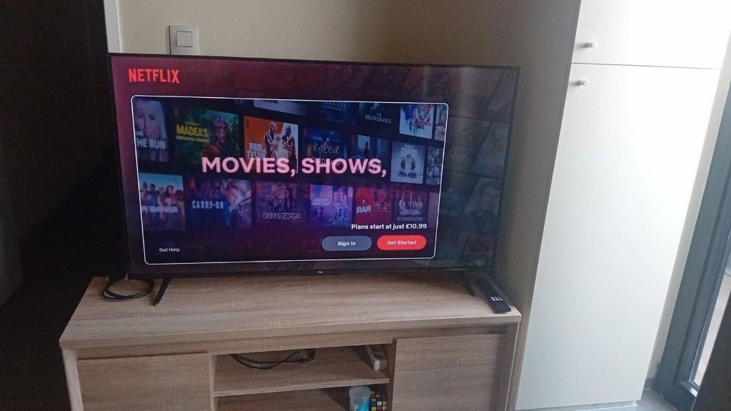 TCL 55” 4K TV + TV-meubel, TV, Hi-fi & Vidéo, TV, Hi-fi & Vidéo Autre, Enlèvement ou Envoi, Comme neuf