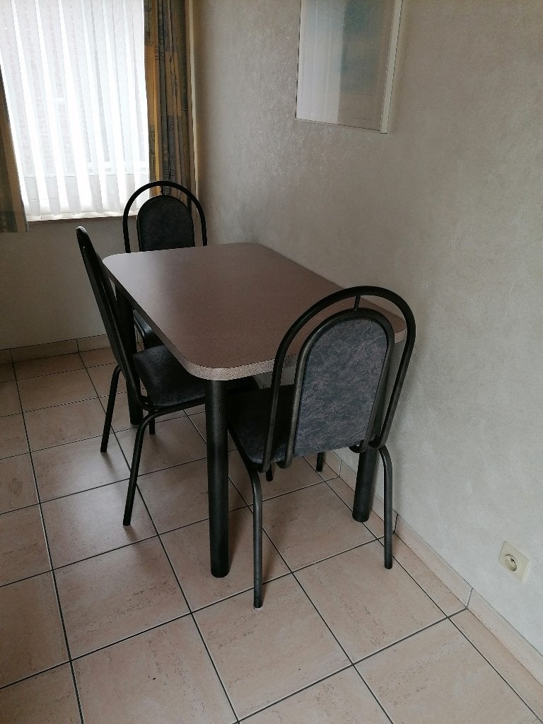 Keukentafel en 4 stoelen, Enlèvement, Comme neuf