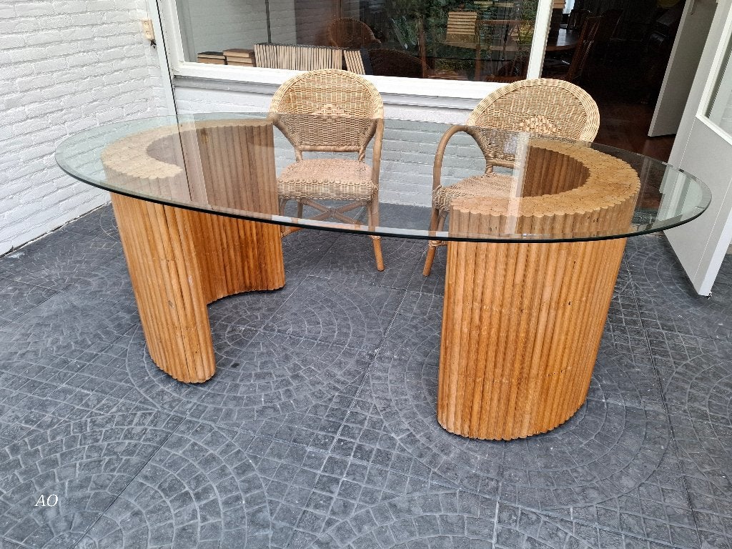 Design eettafel met dik geslepen glazen tafelblad, Huis en Inrichting, Tafels | Eettafels, Ophalen, 100 tot 150 cm, Zo goed als nieuw