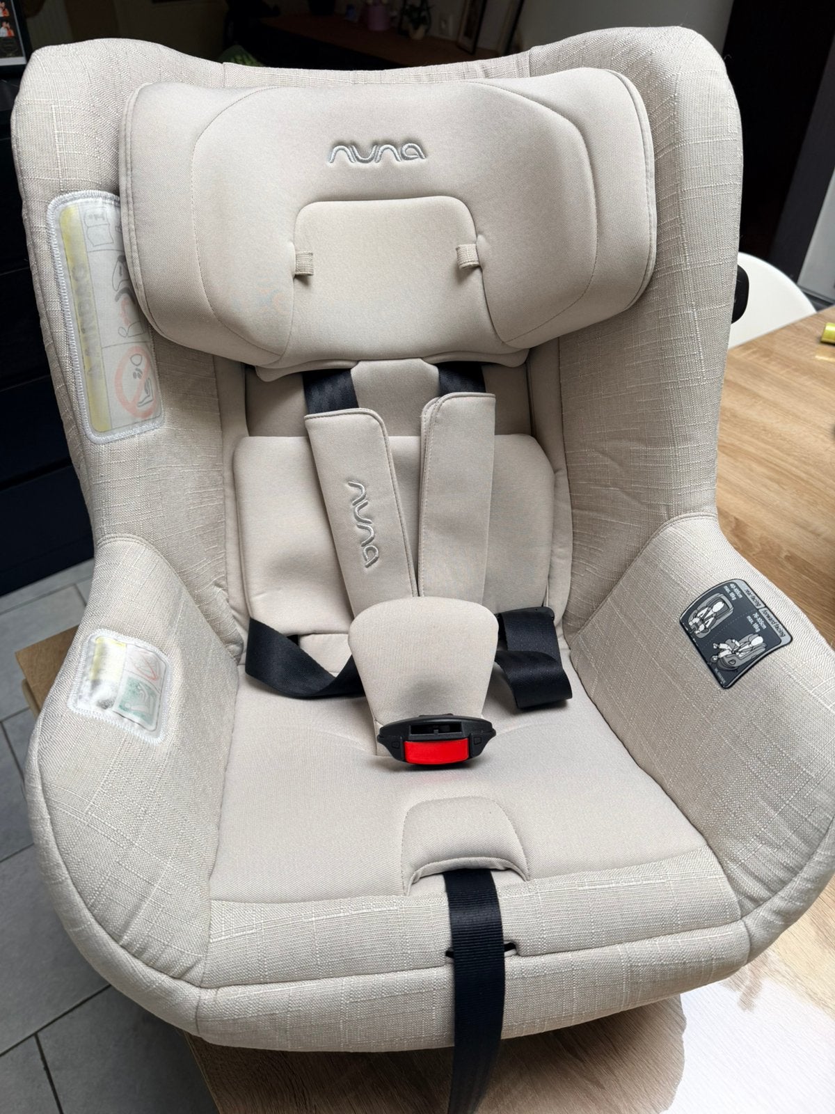 Nuna autostoel + ISOFIX-basis, Verstelbare rugleuning, Zo goed als nieuw, Isofix, Ophalen