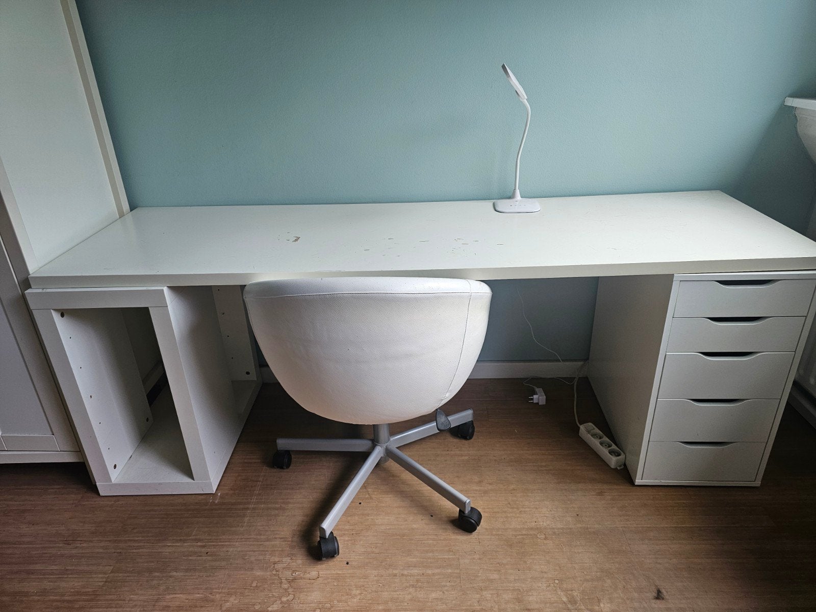 Ikea bureau inclusief stoel, Huis en Inrichting, Ophalen, IKEA, Wit