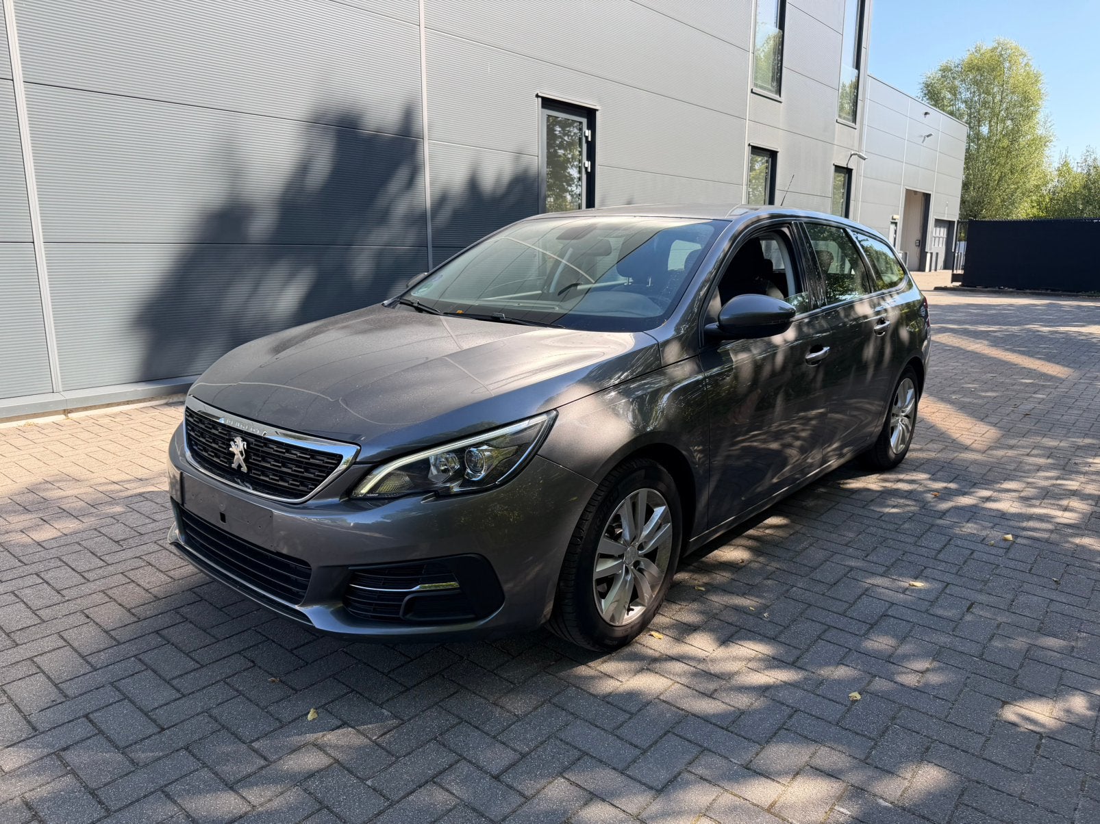 Peugeot 308 SW / 1.2 Benzine Euro 6 / 127.000 km, Argent ou Gris, Achat, Entreprise, Boîte manuelle
