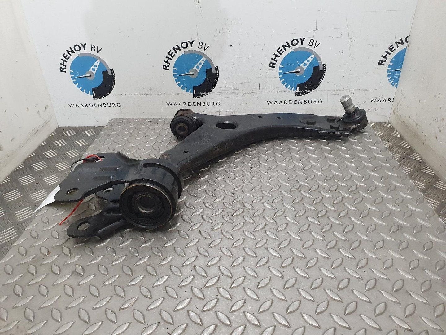 VOLVO V40 1.6 D2 Kinetic DRAAGARM ONDER RV 2013, Ophalen of Verzenden, Gebruikt, ARN erkend