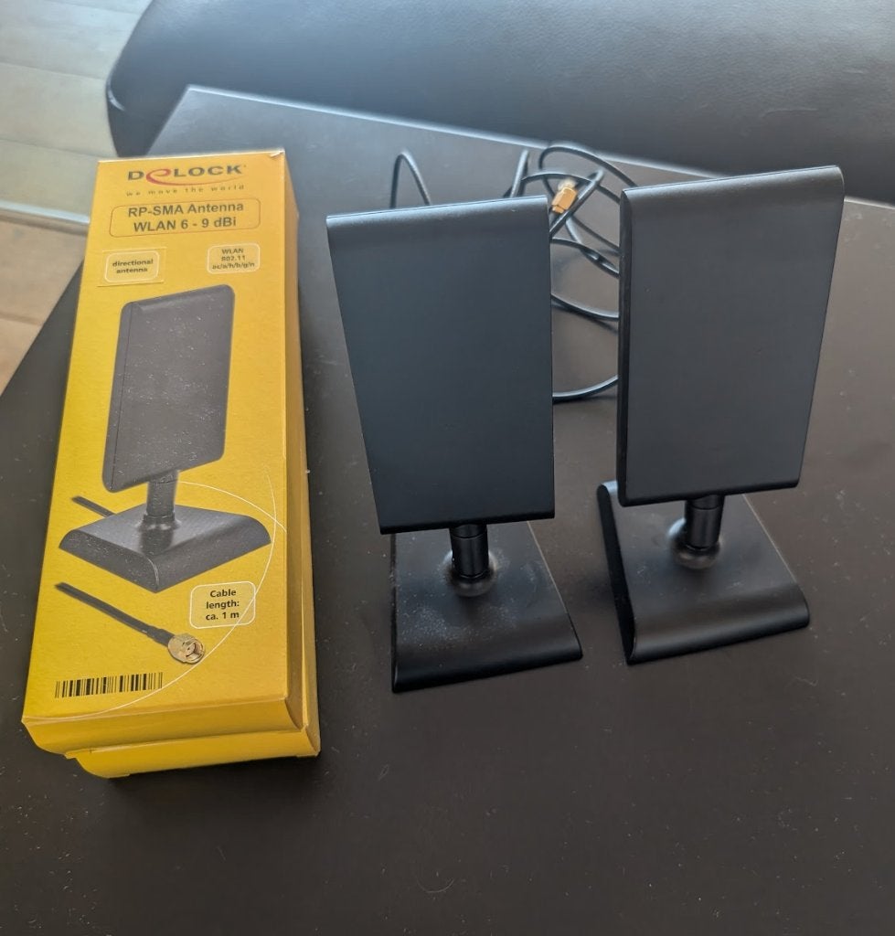 2 antennes directionnelles Delock RP-SMA (6-9 dBi), Informatique & Logiciels, Pc & Câble réseau, Comme neuf, Enlèvement ou Envoi