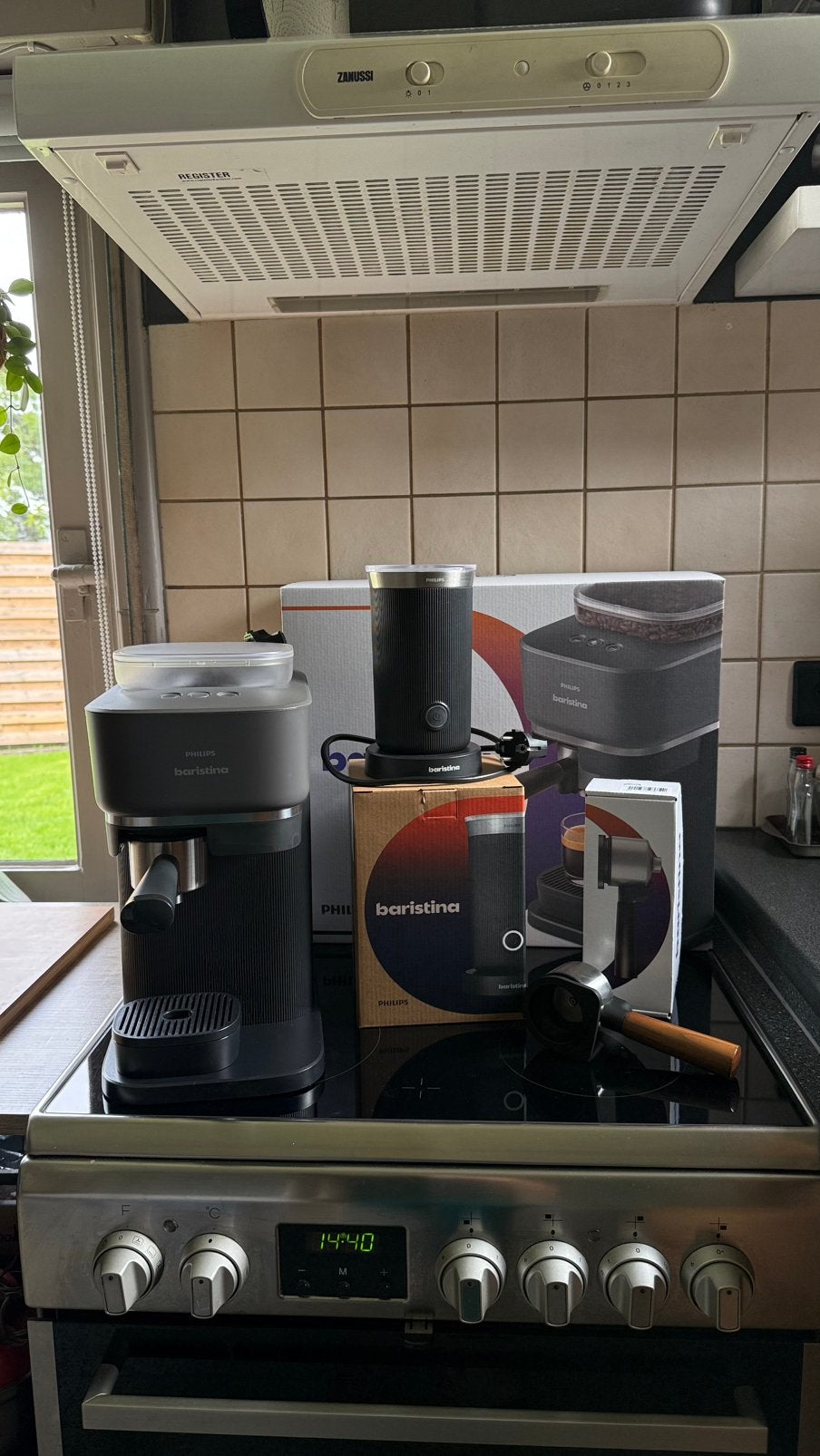 Philips Baristina BAR303/60-espressomachine, Réservoir d'eau amovible, Café en grains, 1 tasse, Comme neuf