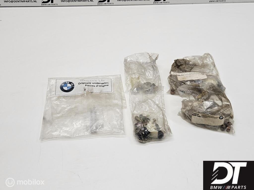 Montageset uitlaat BMW E12 M30 18211245392, Nieuw, Ophalen of Verzenden