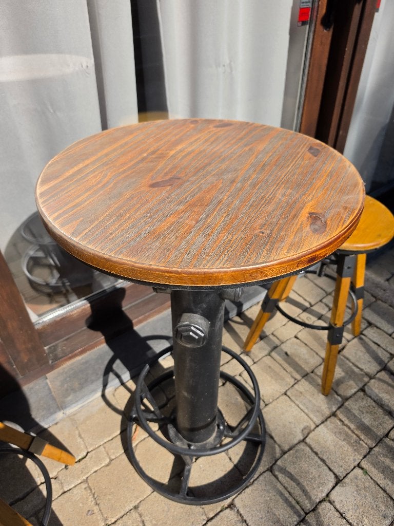 Table haute + tabourets, 2 tabourets, Comme neuf, Enlèvement, Bois