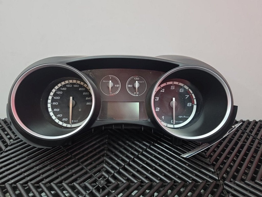 INSTRUMENTS DE BORD Giulietta (940) (|50521956|50527079|), Utilisé, Alfa Romeo, Continental AG, Continental-Plaza 1
30175  Hannover, DE