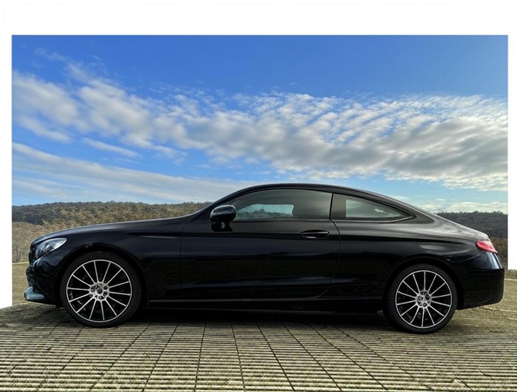 Mercedes-Benz C220 Coupé | Automaat | AMG-velgen | 93000km, Auto's, Automaat, Leder en Stof, Zwart, Android Auto