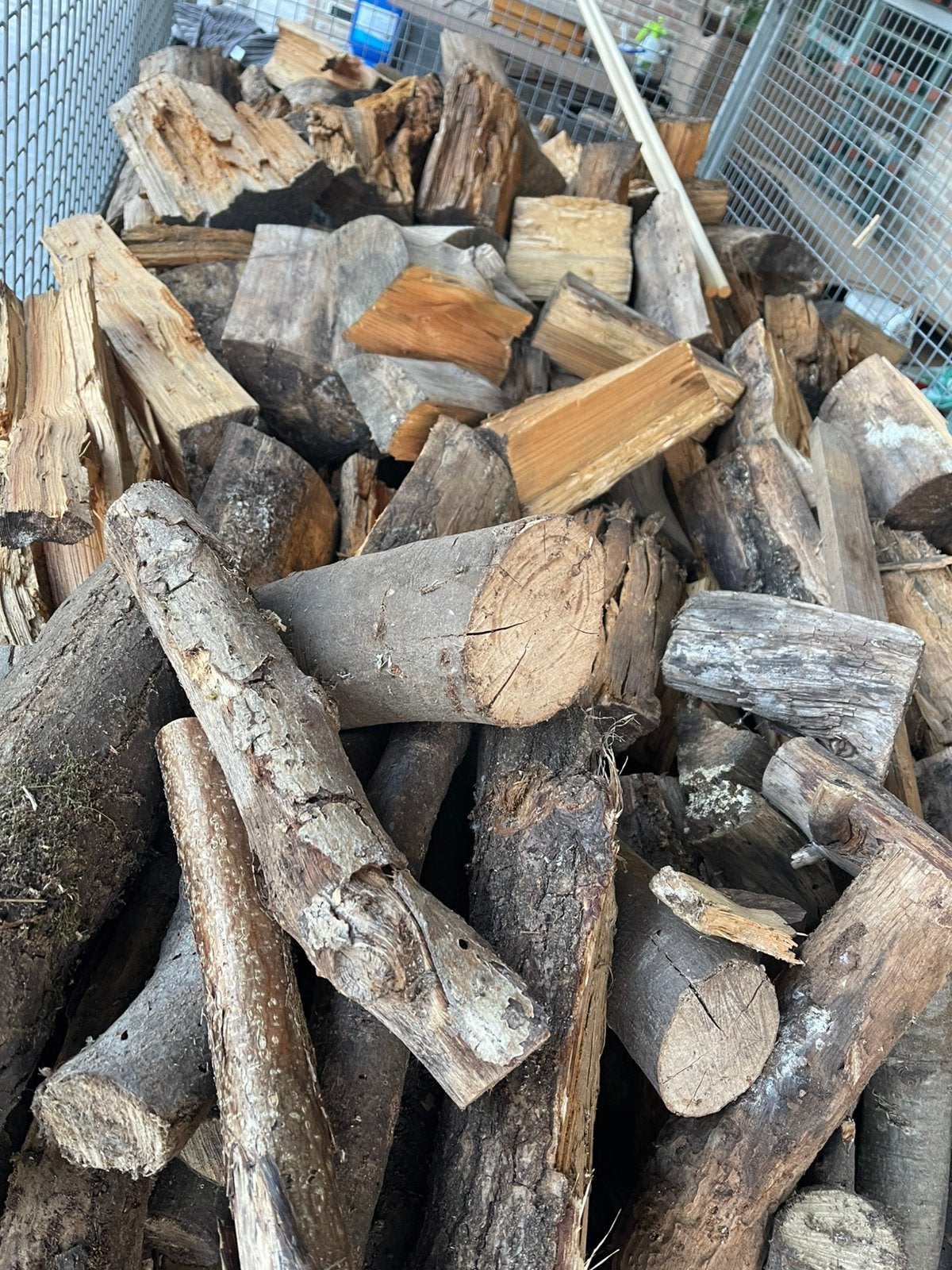 Bois découpé et sec et autres types de bois, 3 à 6 m³, Enlèvement, Autres essences de bois