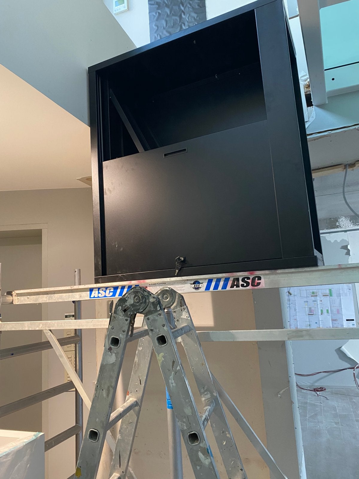 Metalen kast te koop, Audio, Tv en Foto, Ophalen, Zo goed als nieuw